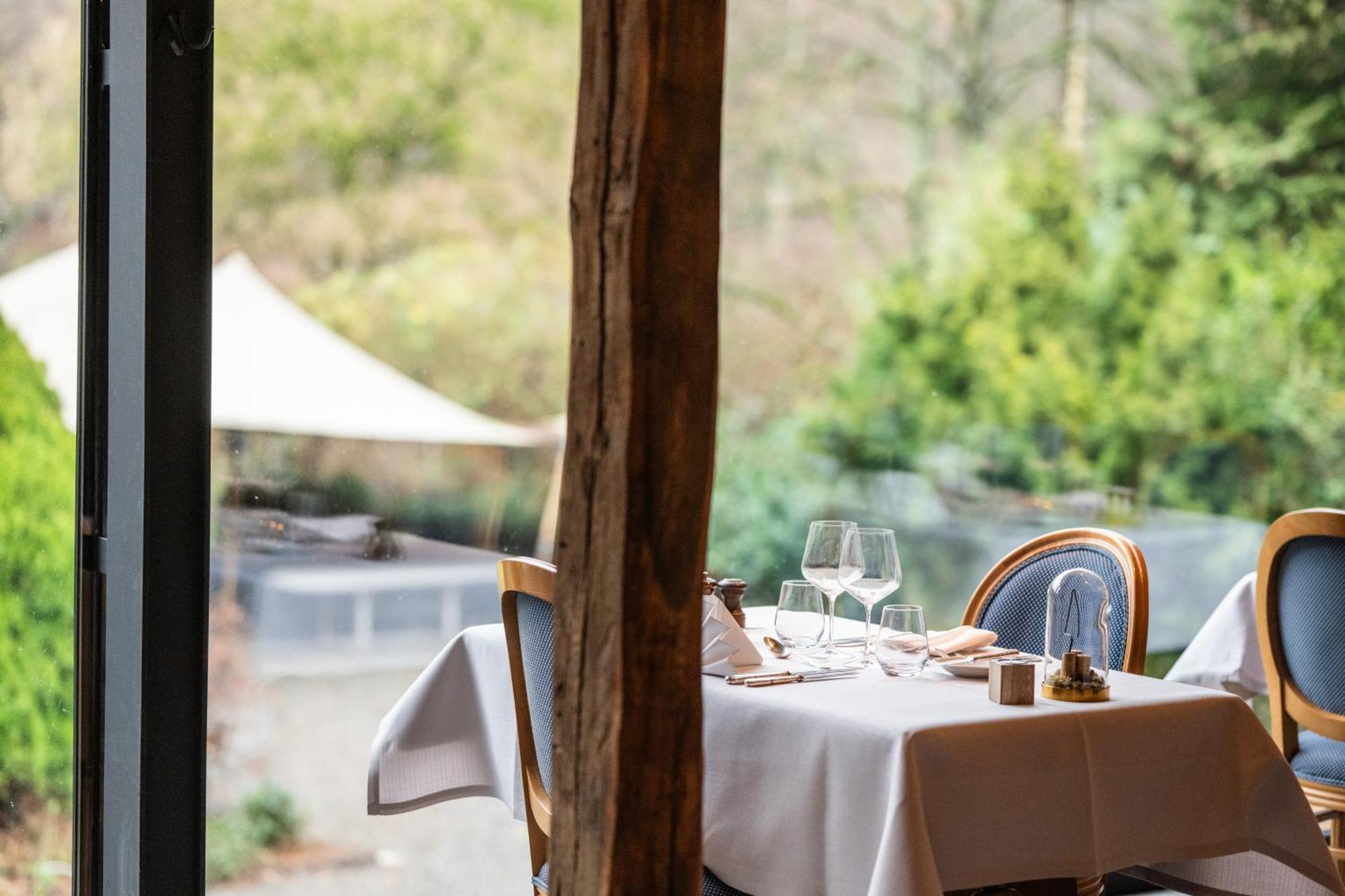 Hostellerie La Claire Fontaine, Logis Hotels & Spa Ла-Рош-ан-Арден Екстер'єр фото