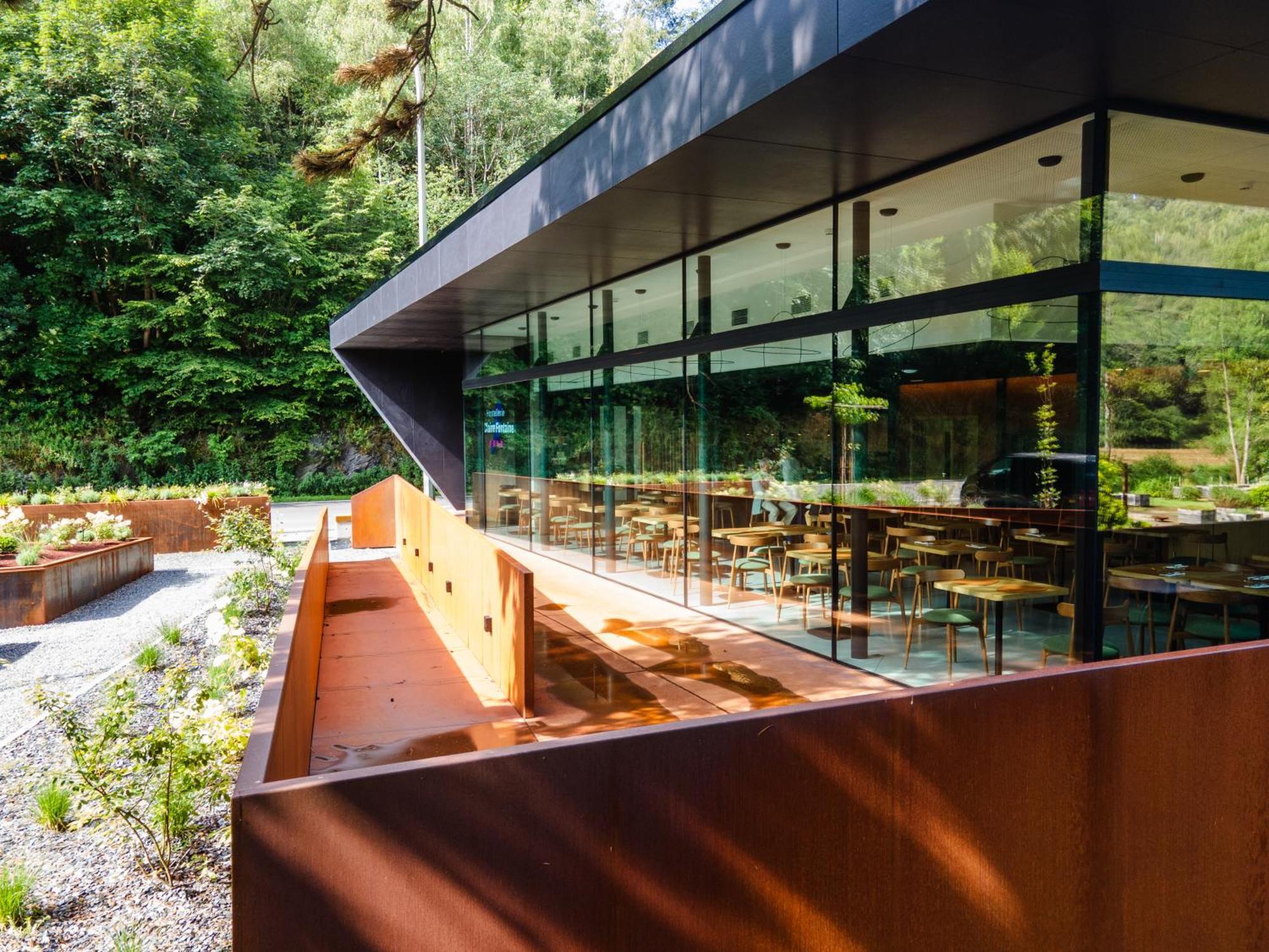 Hostellerie La Claire Fontaine, Logis Hotels & Spa Ла-Рош-ан-Арден Екстер'єр фото