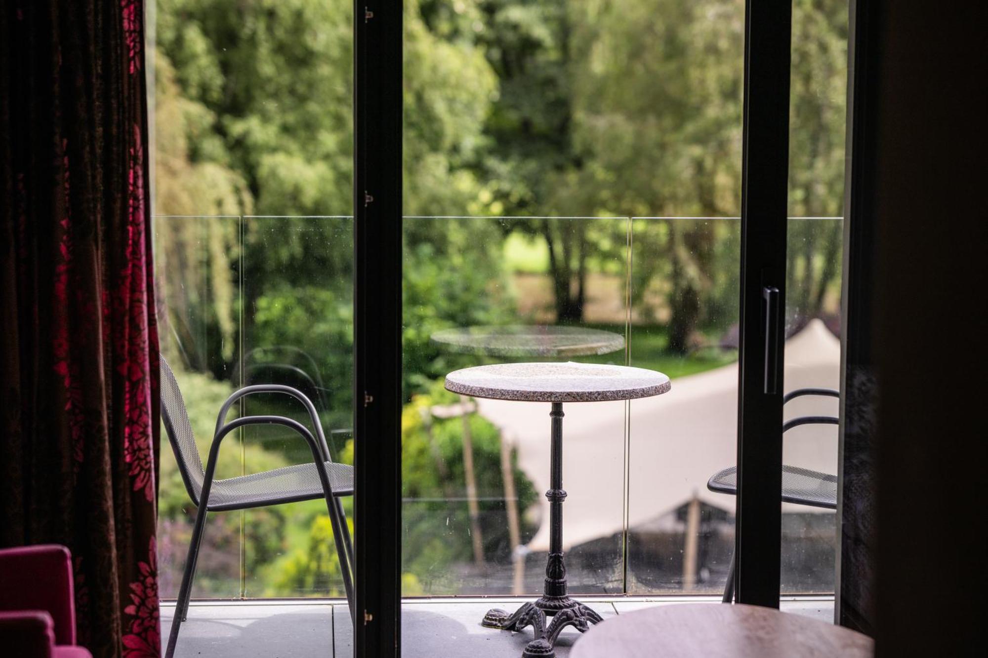 Hostellerie La Claire Fontaine, Logis Hotels & Spa Ла-Рош-ан-Арден Екстер'єр фото