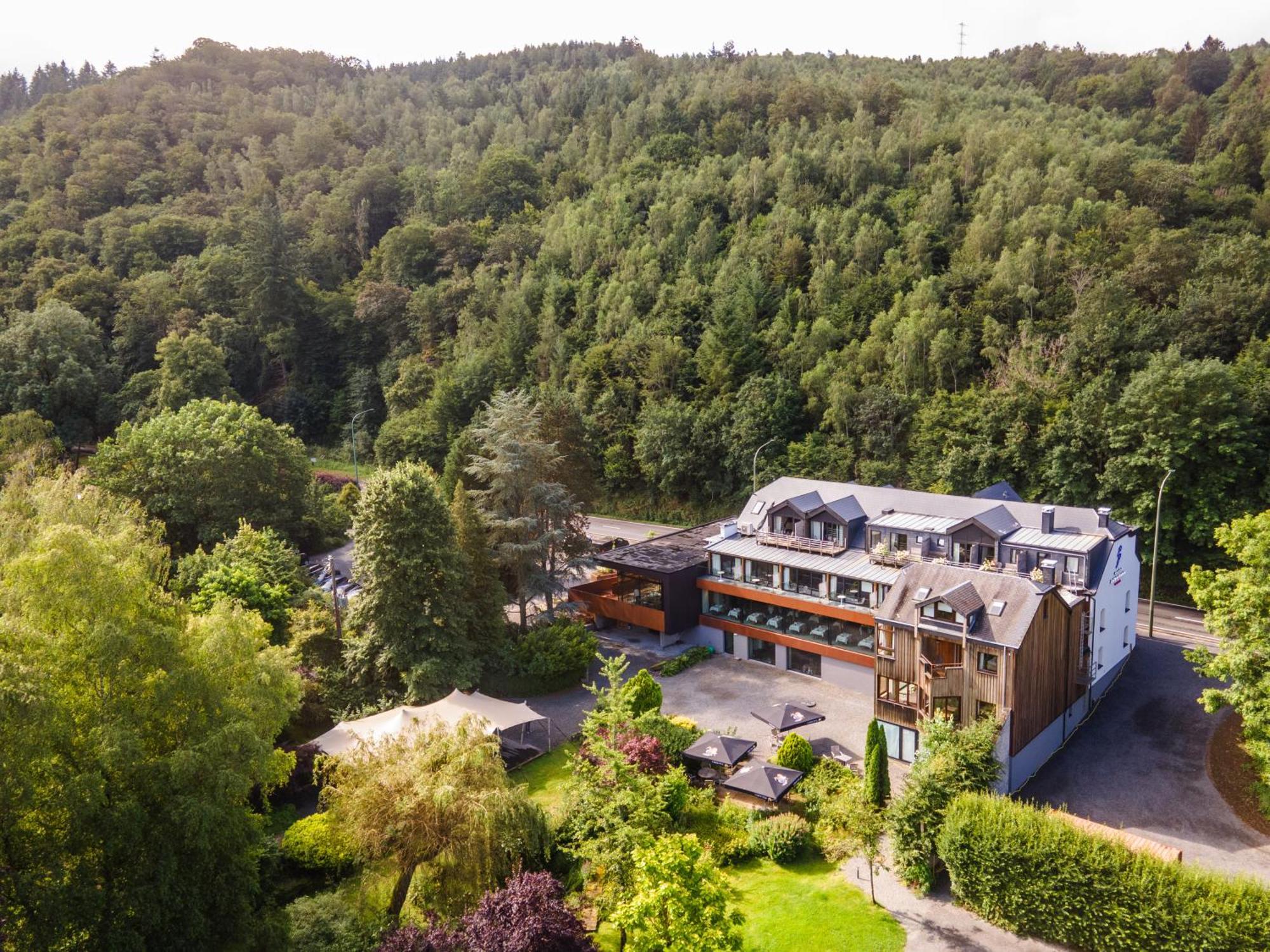 Hostellerie La Claire Fontaine, Logis Hotels & Spa Ла-Рош-ан-Арден Екстер'єр фото